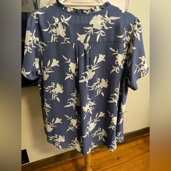 41 Hawthorne plus size top - Picture 3 of 8